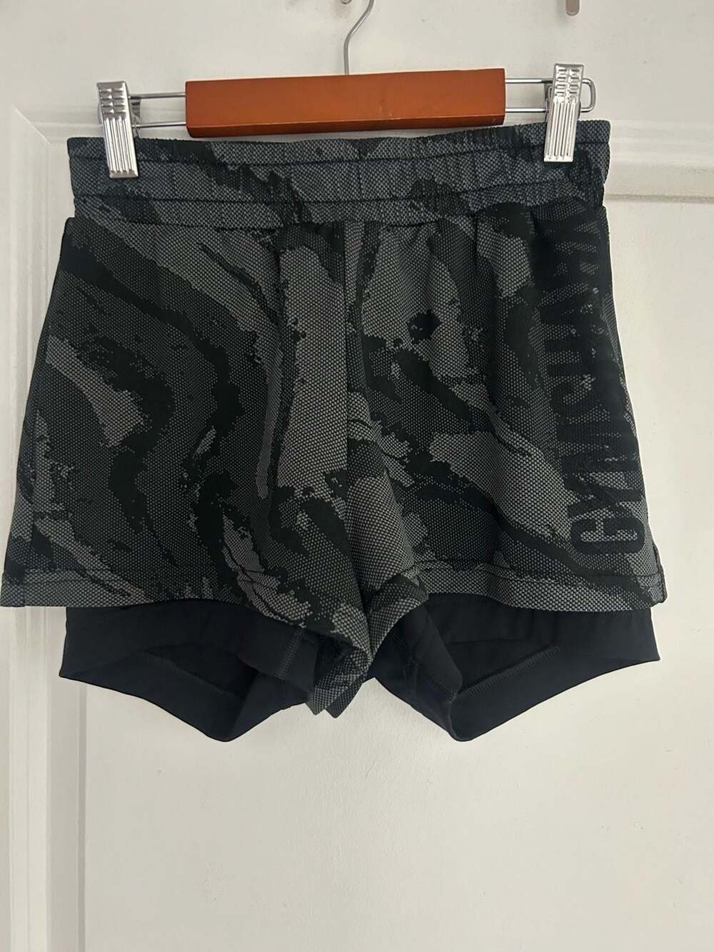 Gymshark Illumination 2-in-1 Training Shorts Black Grey Marble XS GLSH5075 XS